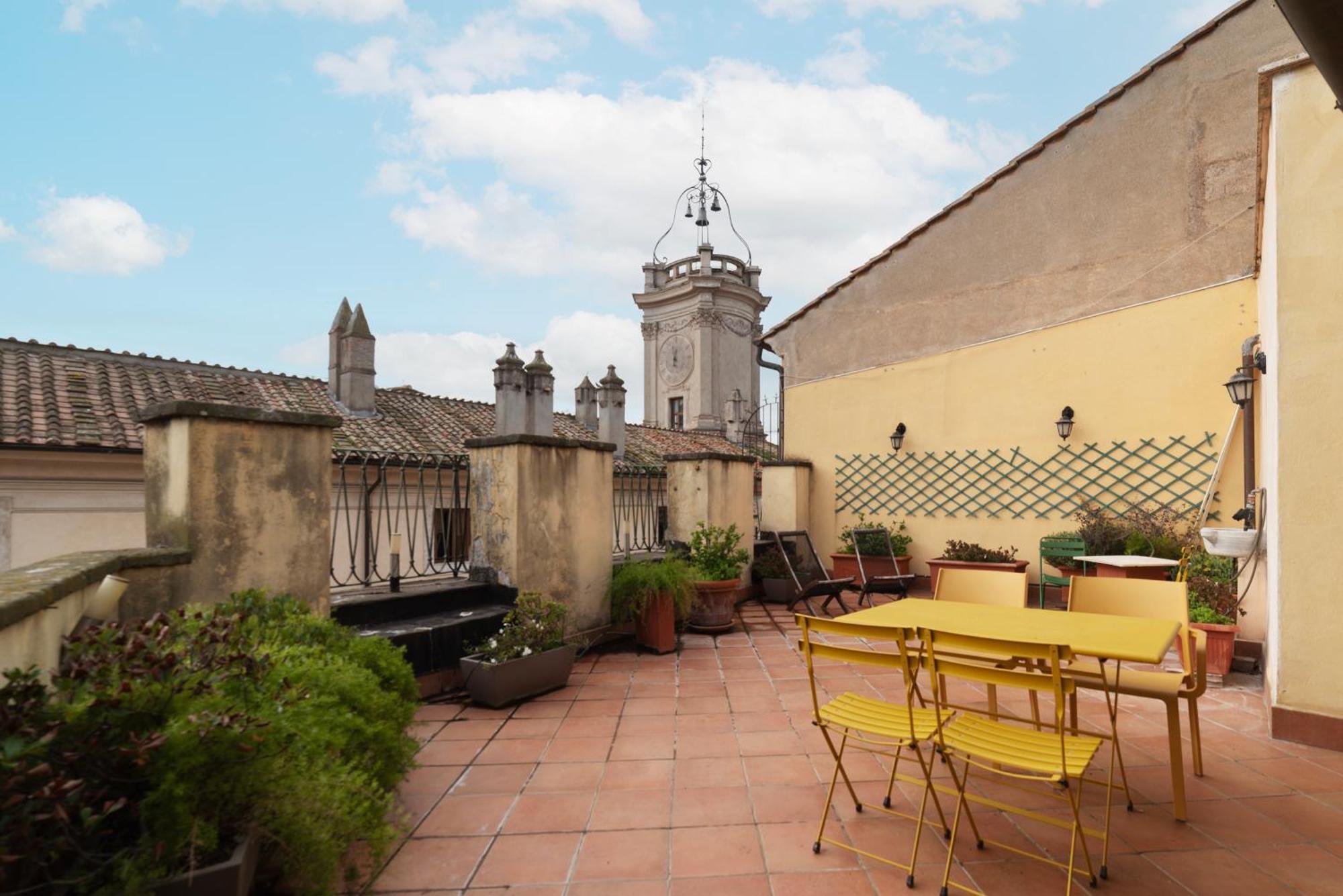 Clock Terrace House Apartment Rom
