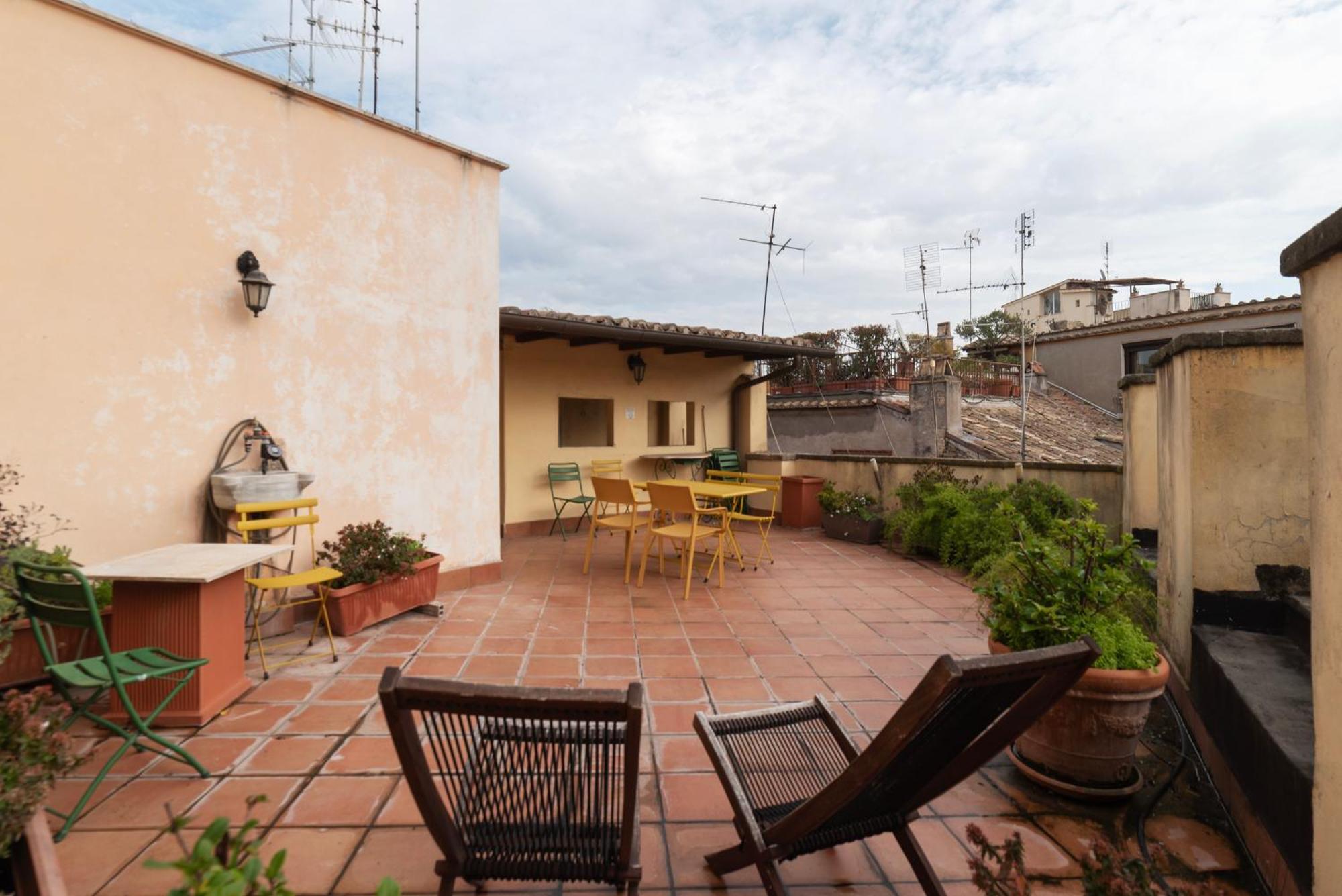 Apartment Clock Terrace House Rom